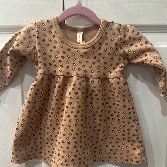 Quincy Mae Dress - Picture 1 of 4